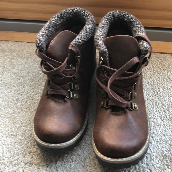 nine west hiking boots